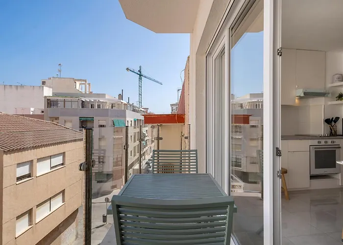 Casa Amorosa Apartment With Pool - Close To Beach, City Centre And Bus Station