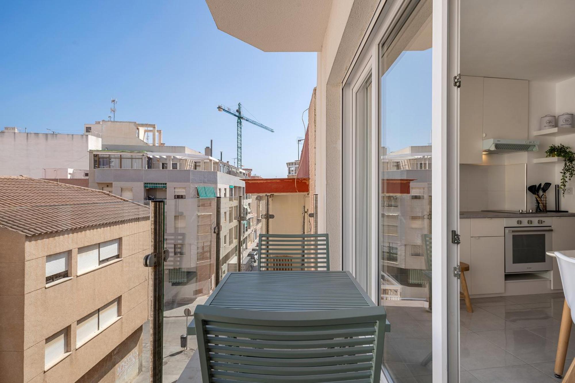 Casa Amorosa With Pool - Close To Beach, Centre And Bus Station Apartment Torrevieja